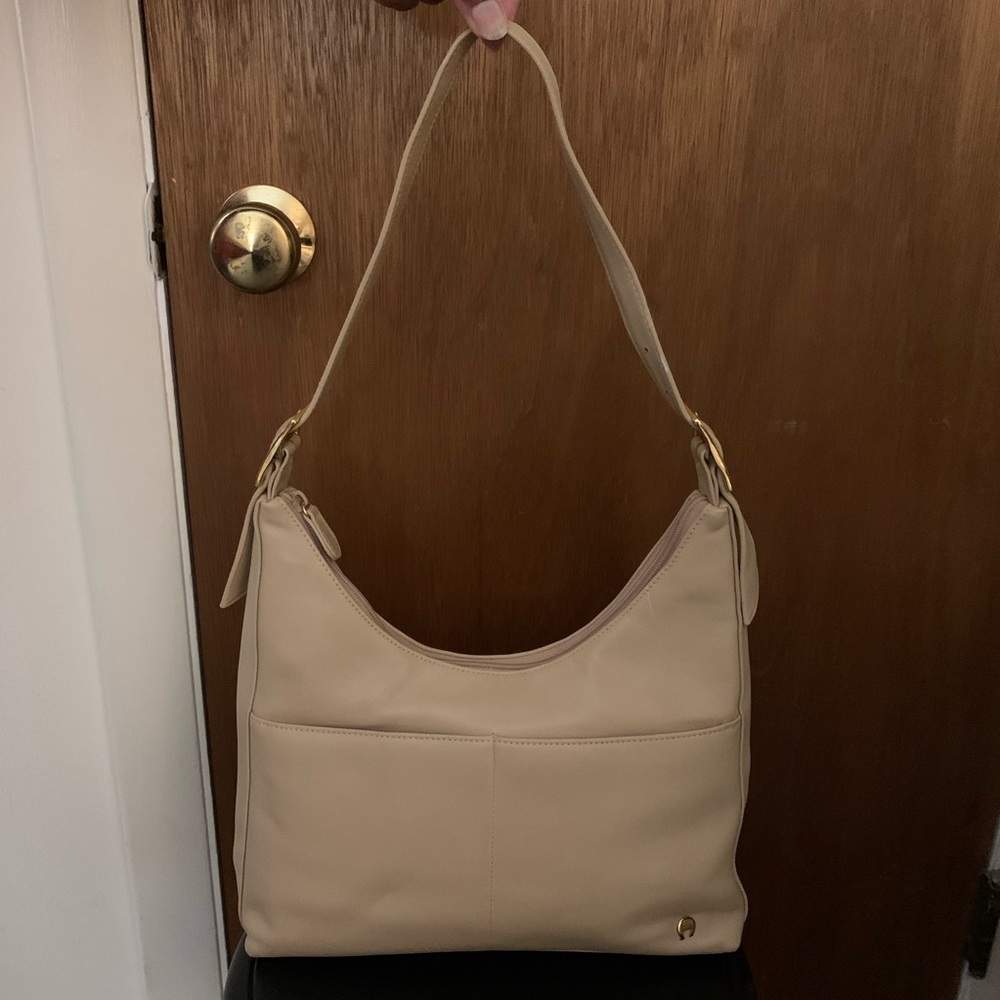 Beautiful Etienne Aigner Leather Hand Bag!